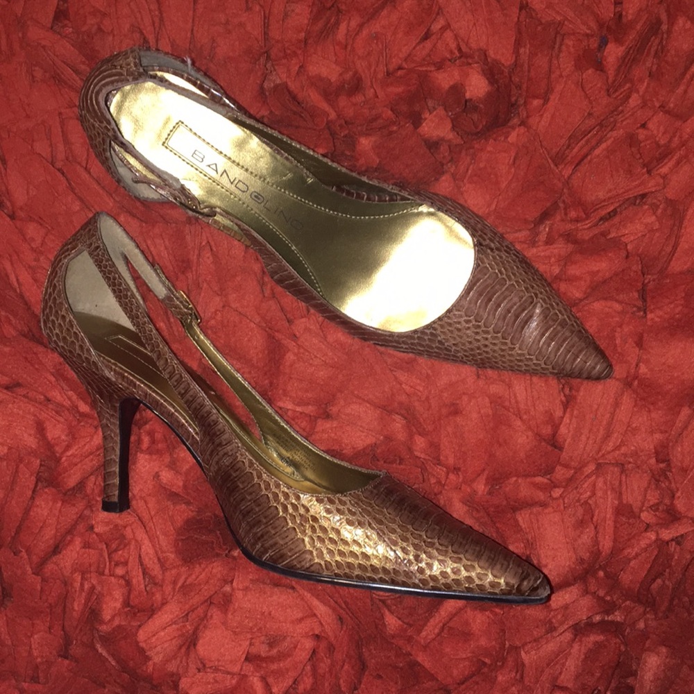Snake line pointy low heels
